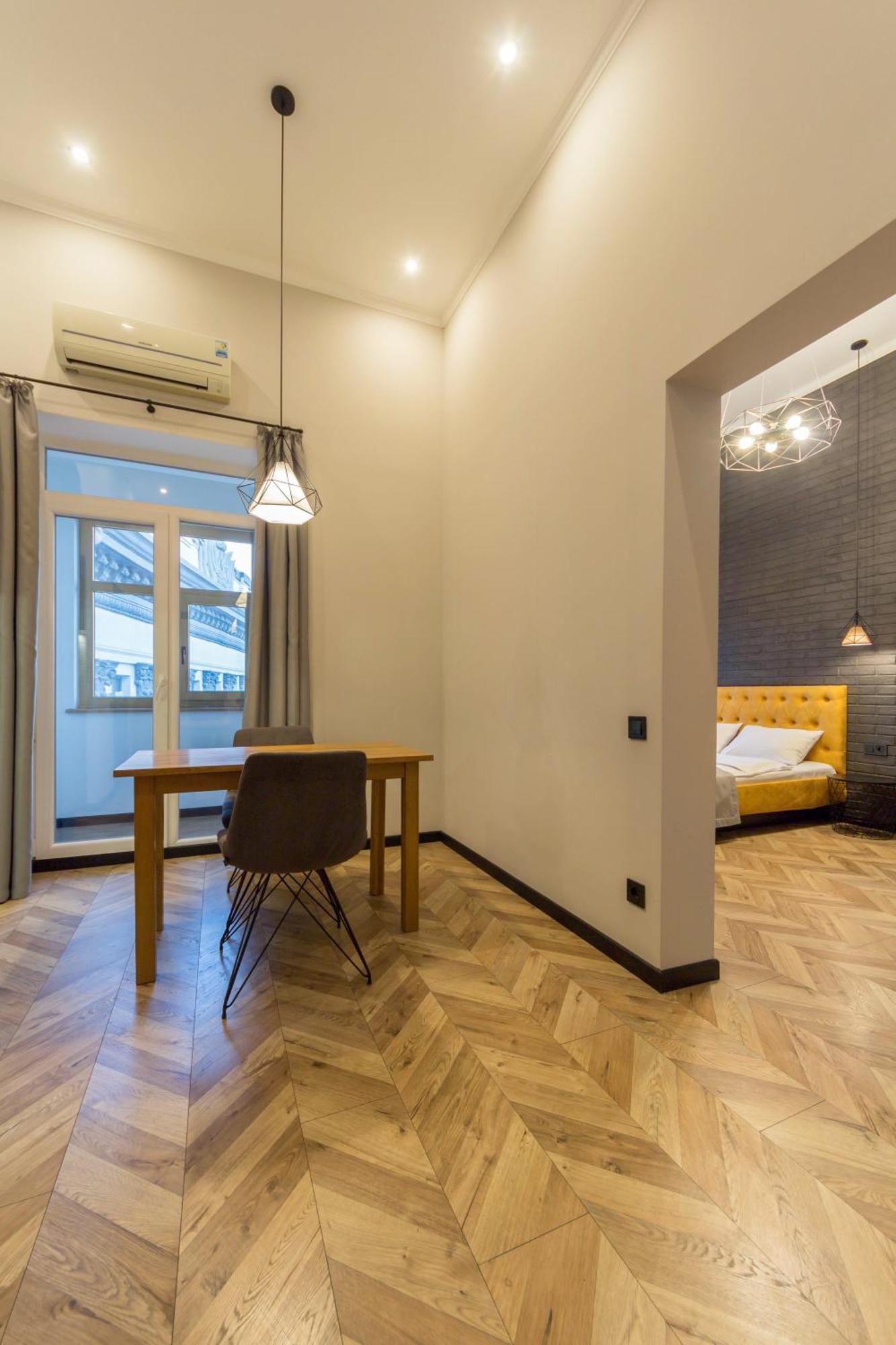 Self Check-In Apartments Kiev Esterno foto