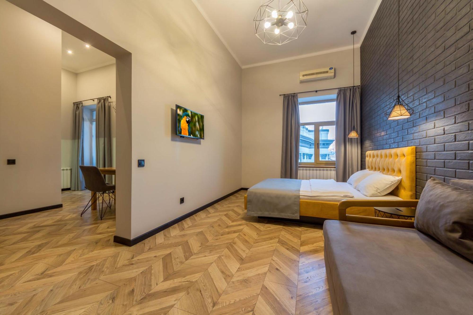 Self Check-In Apartments Kiev Esterno foto