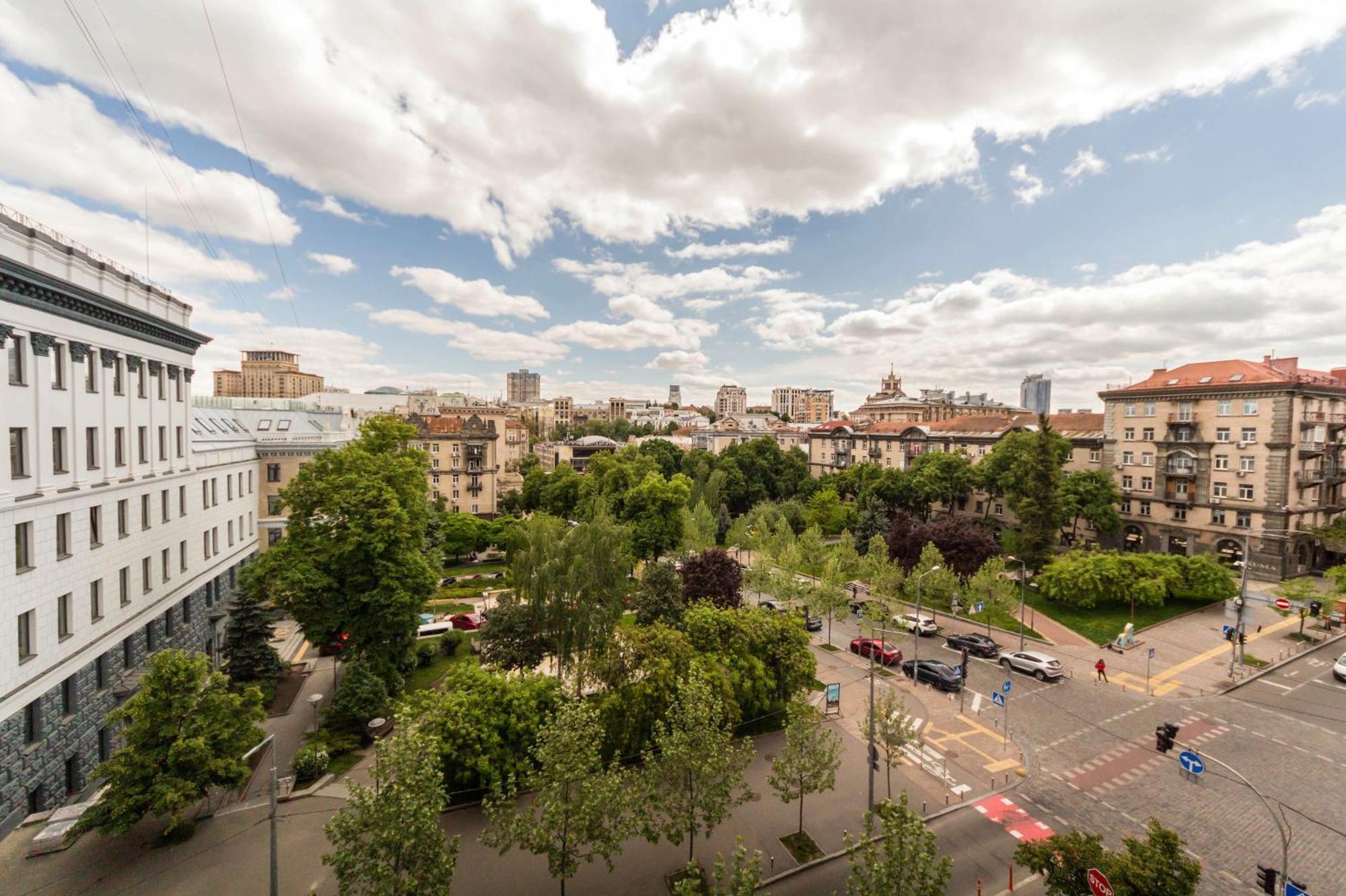 Self Check-In Apartments Kiev Esterno foto