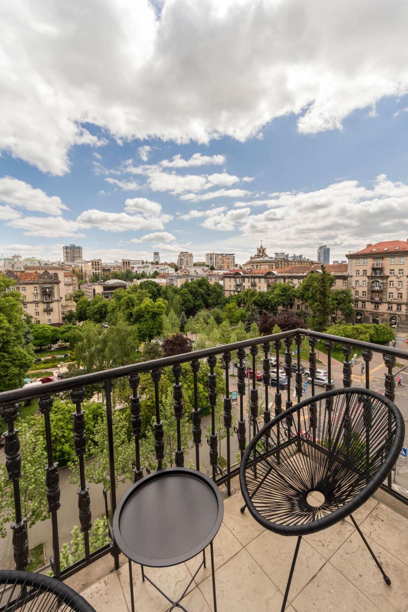 Self Check-In Apartments Kiev Esterno foto