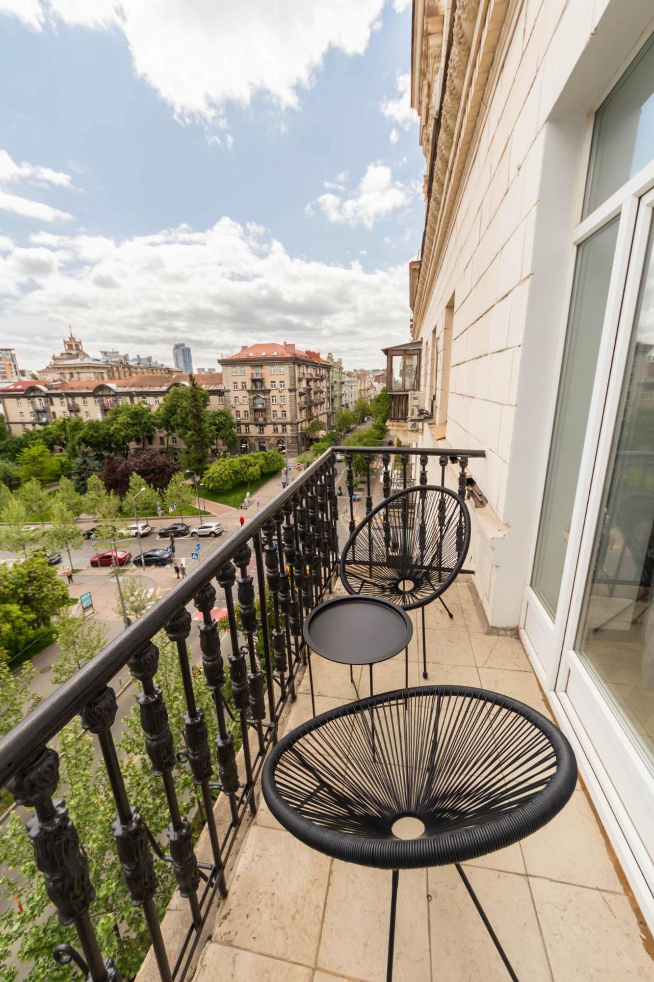 Self Check-In Apartments Kiev Esterno foto
